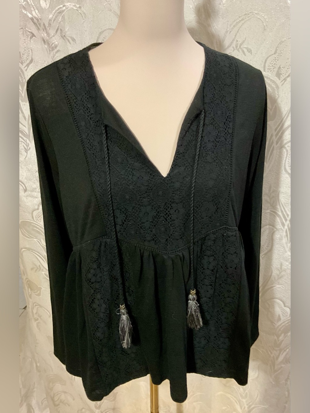 Knox Rose Black Lace-Paneled V-Neck Tunic with Tassels